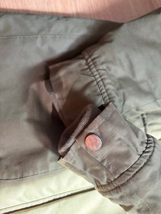 Parka verde con capucha y forro