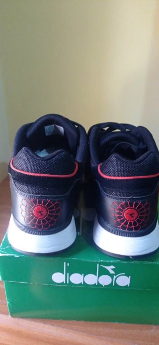 zapatillas Diadora V7000 Bushido Pack samurai