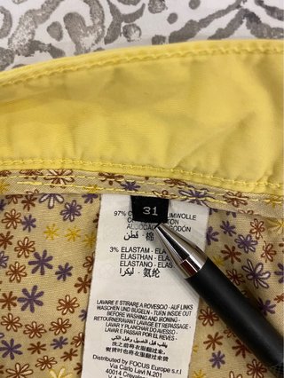 Guess by Marciano Pantalones Cortos Amarillos