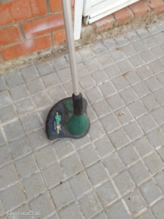 Desbrozadora eléctrica verde