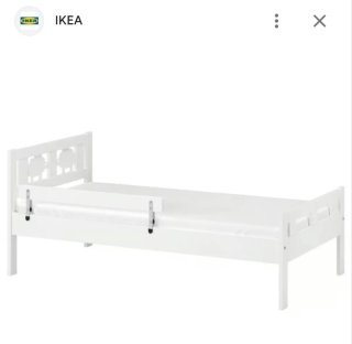 Cama infantil blanca con barrera