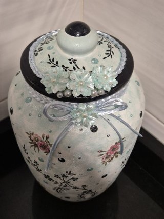 Jarrón decorativo azul y rosa
