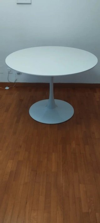 Mesa redonda blanca moderna