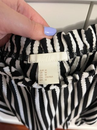 Top H&M rayas blanco y negro