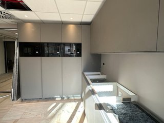 REFORMAS INTEGRALES • COCINAS • PARQUET • PUERTA