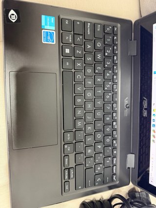 Portátil Negro ASUS con pantalla táctil 360 grados