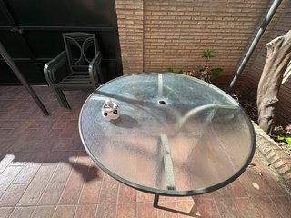 Mesa y 4 sillas de patio metálicas grises
