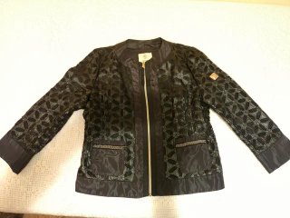 Chaqueta negra bordada talla 44