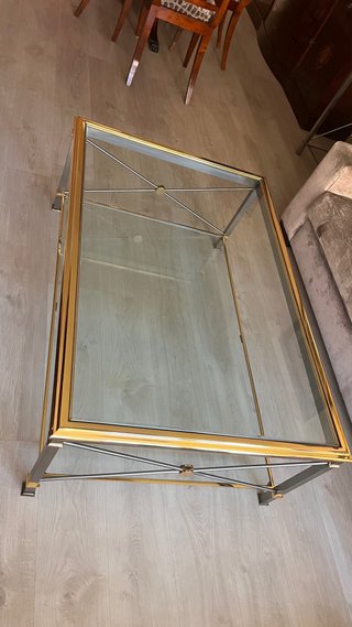 Mesa de centro cristal y metal dorado