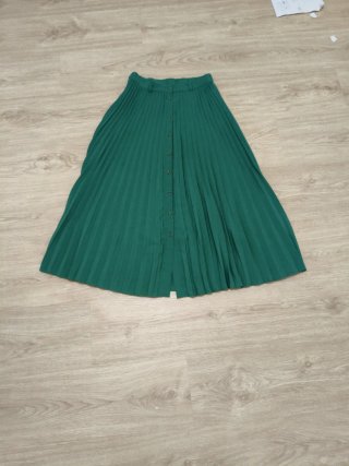 Falda verde plisada talla S
