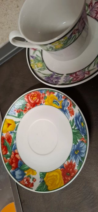 2 Tazze da tè con piattini floreali