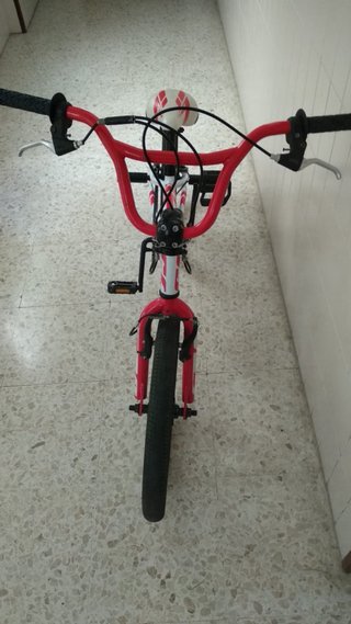Bicicleta BMX Roja y Blanca