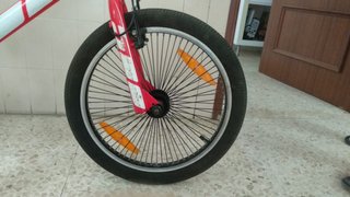 Bicicleta BMX Roja y Blanca
