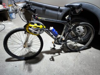 Bicicleta de montaña negra