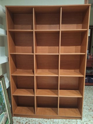 Estantería de madera