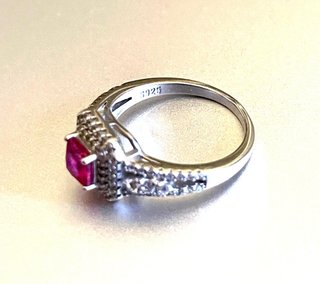 Anillo Plata Ley 925 Rubí  Talla 7 ( como pandora)