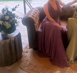 Vestido de boda morado, puesto 1 vez