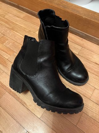 Botines negros de tacón