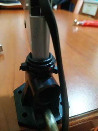Lampada da tavolo snodabile grigia