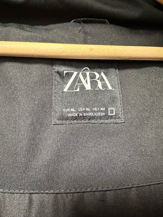 Chaqueta Zara Negra con Capucha