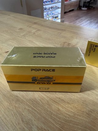 Porsche RWB Pop Race Dorado