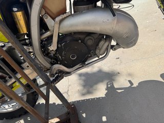 Moto Enduro Gas Gas Negra y Amarilla