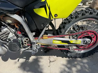 Moto Enduro Gas Gas Negra y Amarilla