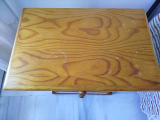 Mesita de noche de madera