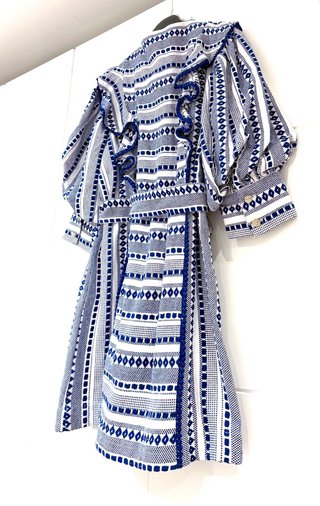 Vestido Uterqüe bordado con cinturón