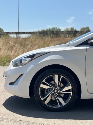 HYUNDAI ELANTRA Tecno 2014 79.000km Etiqueta C