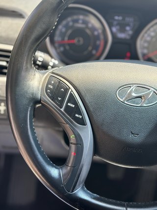 HYUNDAI ELANTRA Tecno 2014 79.000km Etiqueta C