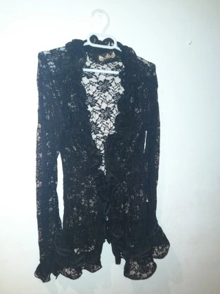 Blusa/chaqueta negra encaje volantes