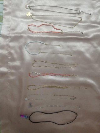 Collar de perlas y cadena