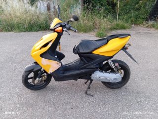 Se vende Yamaha aerox de 49cc 2T año 2006 19090