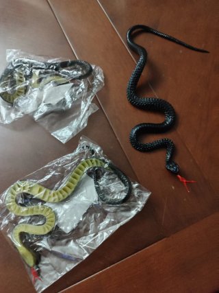 Serpiente de juguete nueva a estrenar
