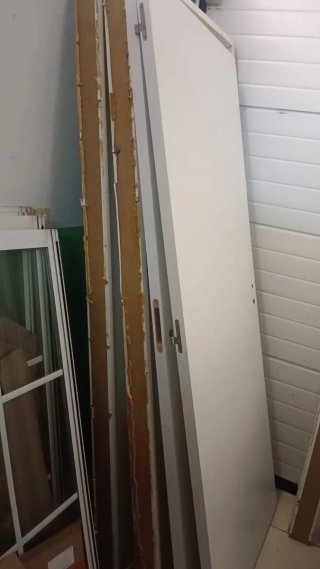 Puerta de madera blanca 4 puertas