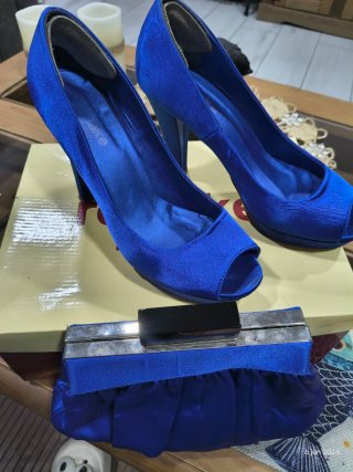 Zapatos de salón y Bolso de fiesta azul