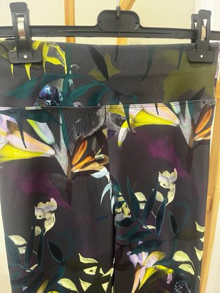 Mallas estampadas Oshyo morado y negro