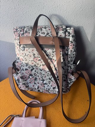 Lote 2 bolsos: uno floral y uno rosa