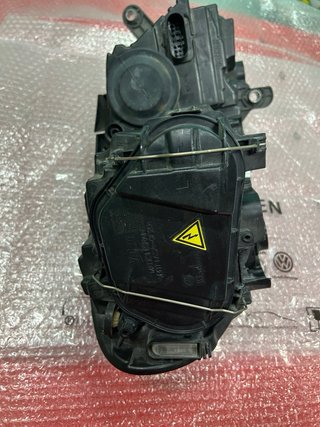 Faro Volkswagen Passat