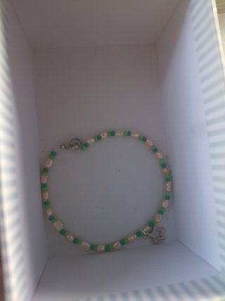Pulsera perlas y cuentas hecha a mano con colgante