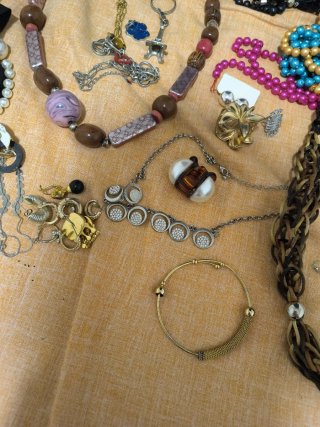 Lote pulseras collares bisutería