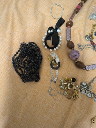 Lote pulseras collares bisutería