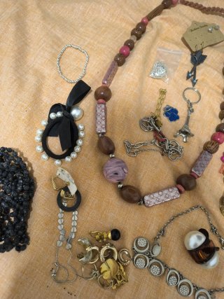Lote pulseras collares bisutería
