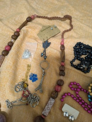 Lote pulseras collares bisutería
