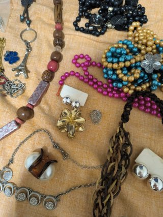 Lote pulseras collares bisutería