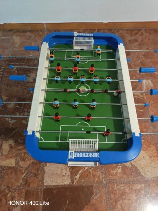 Futbolín de plástico 61x39x58 cm