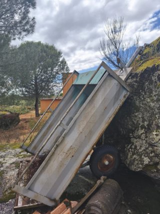 Mula mecánica con remolque