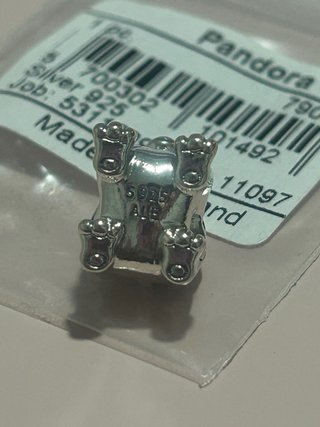 Pandora Charm exclusivo Winniper, incluye neceser