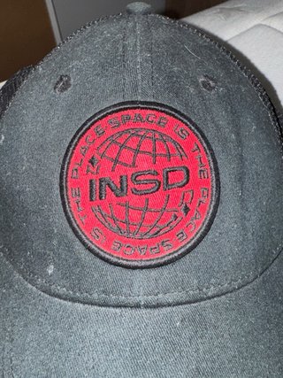 Gorra Negra con Parche Redondo